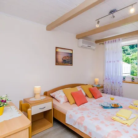 Sunny Seafront With Sunbeds! Unique