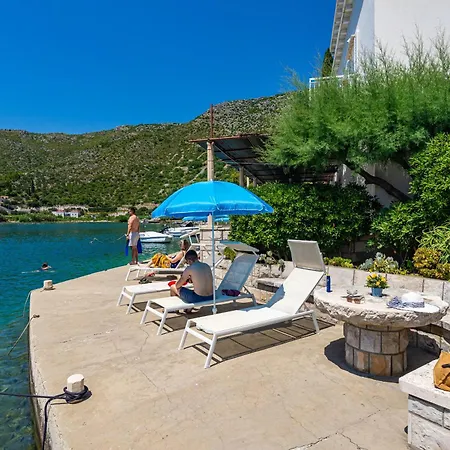 アパート Sunny Seafront With Sunbeds! Unique *