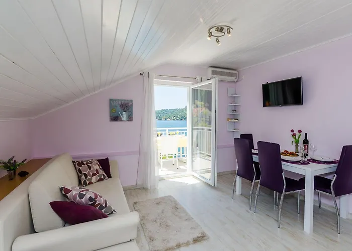 Apartment Sunny Seafront With Sunbeds! Unique