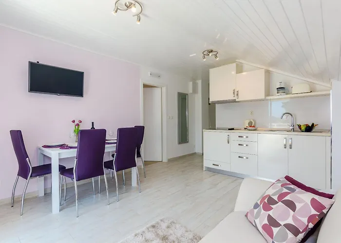 Apartment Sunny Seafront With Sunbeds! Unique