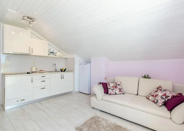 Sunny Seafront With Sunbeds! Unique Apartment *