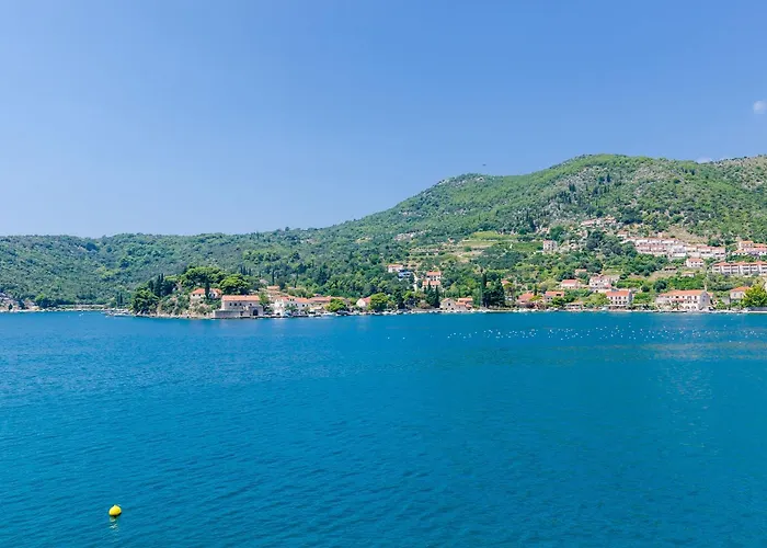 Sunny Seafront With Sunbeds! Unique