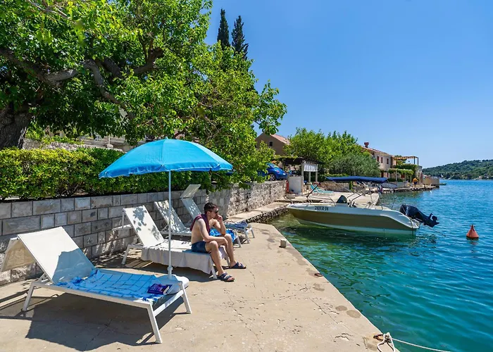 Sunny Seafront With Sunbeds! Unique Apartment *