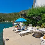 شقة Sunny Seafront With Sunbeds! Unique *