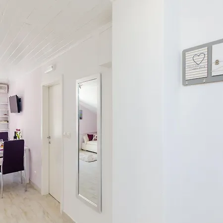 Sunny Seafront With Sunbeds! Unique