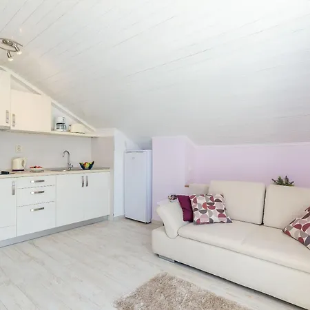 Sunny Seafront With Sunbeds! Unique Appartement *