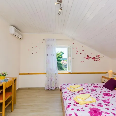 Sunny Seafront With Sunbeds! Unique Appartement Zaton (Dubrovnik-Neretva)