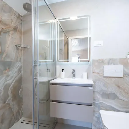 Sunny Seafront With Sunbeds! Unique Appartement *