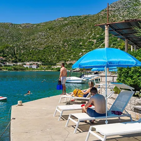 Sunny Seafront With Sunbeds! Unique Appartement Zaton (Dubrovnik-Neretva)