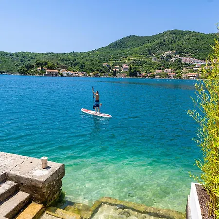 Sunny Seafront With Sunbeds! Unique Apartament