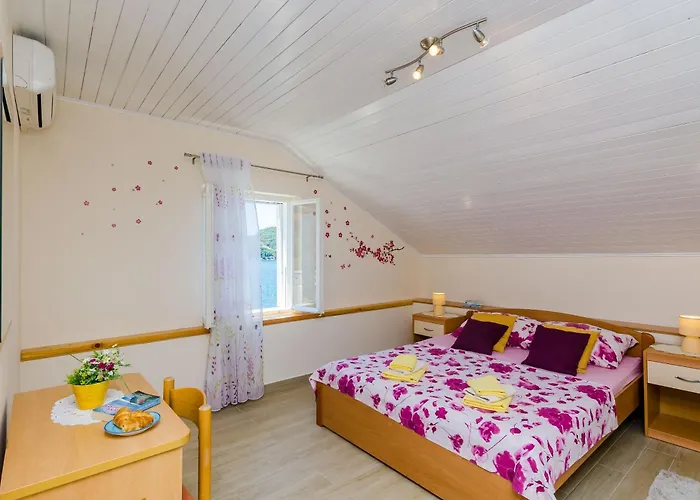 Daire Sunny Seafront With Sunbeds! Unique Zaton (Dubrovnik-Neretva)