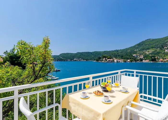 Daire Sunny Seafront With Sunbeds! Unique