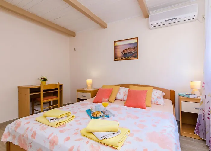 Daire Sunny Seafront With Sunbeds! Unique