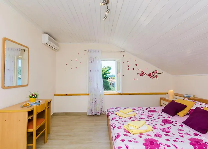 Sunny Seafront With Sunbeds! Unique Daire Zaton (Dubrovnik-Neretva)