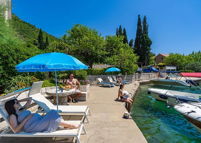 Daire Sunny Seafront With Sunbeds! Unique