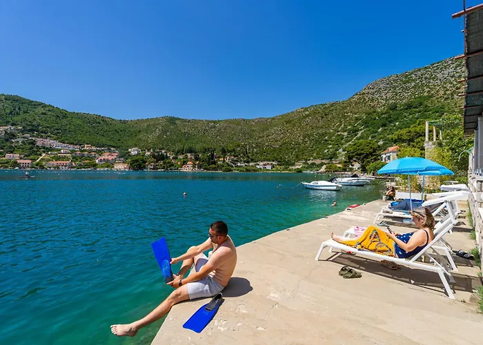 Sunny Seafront With Sunbeds! Unique *